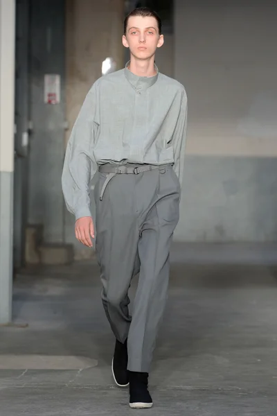 Look 3